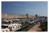 die Stadtmauer der Altstadt von Aigues Mortes (Canal du Rhône à Sète, Camargue)