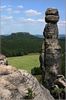 Barbarine auf dem Pfaffenstein, im Hintergrund der Gohrischstein