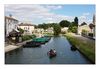 Kanus auf dem Kanal bei Marais Poitevin à Coulon