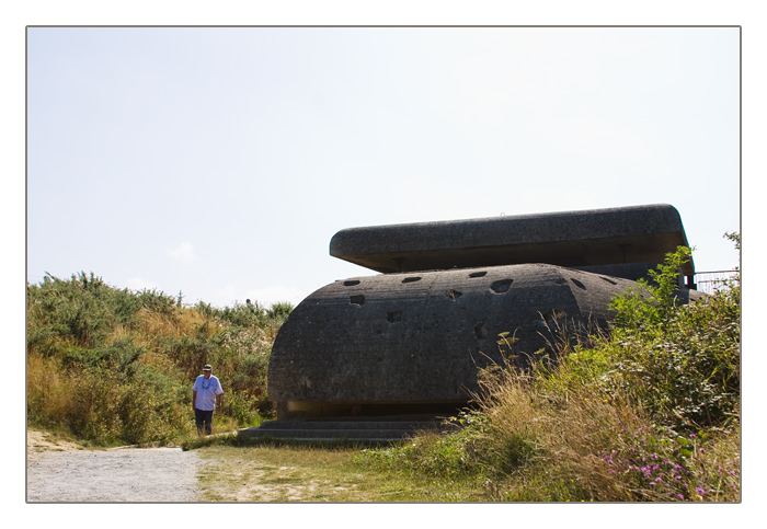 deutsche Gesch&uuml;tzbunker an der K&uuml;se bei Longues-sur-Mer