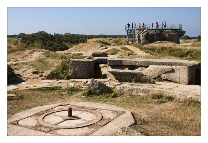 offene Ringbettung, Krater und Bunker an der Gedenkst&auml;tte Pointe du Hoc