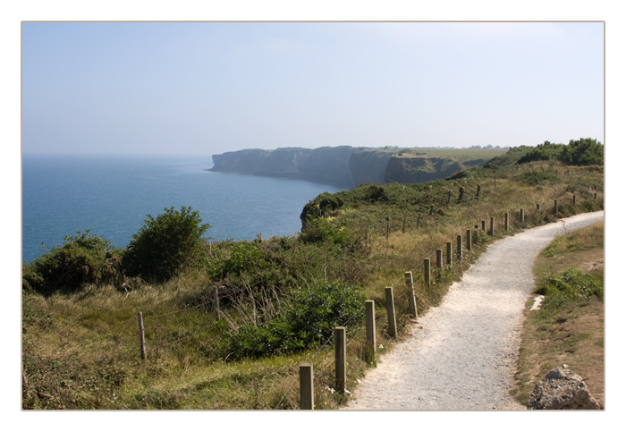 Steilk&uuml;ste an der Gedenkst&auml;tte Pointe du Hoc