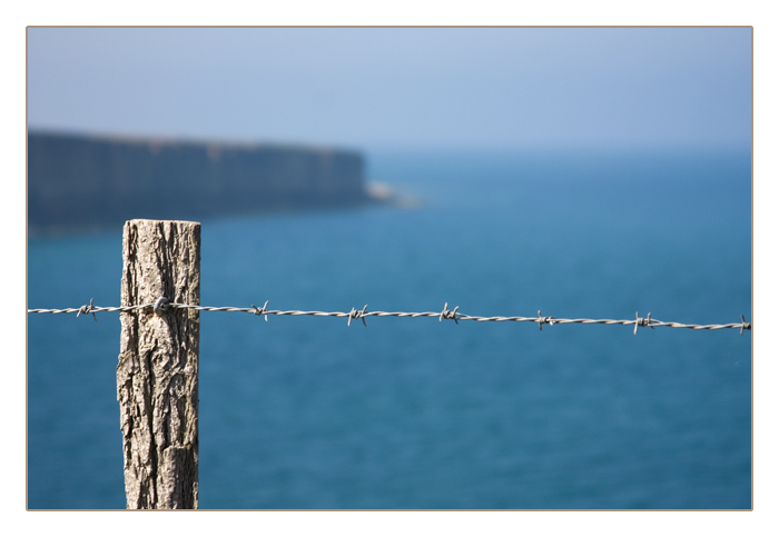 Stacheldraht an Steilk&uuml;ste, Gedenkst&auml;tte Pointe du Hoc