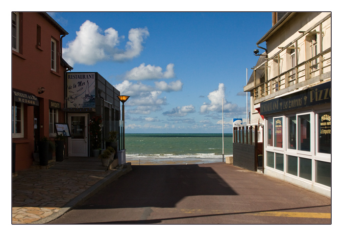 und ..... Strasse direkt ins Meer, Pirou Plage, Halbinsel Cotentin