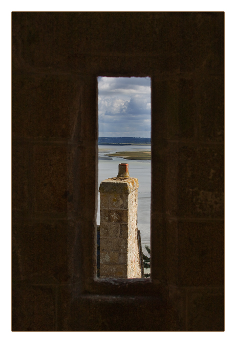 Ausblick durch eine Schiessscharte, Le Mont-Saint-Michel