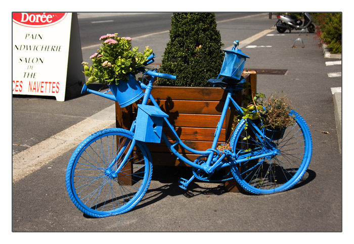 Fahrrad-Dekoration vor einem Ladengesch&auml;ft, Le Mont-Saint-Michel