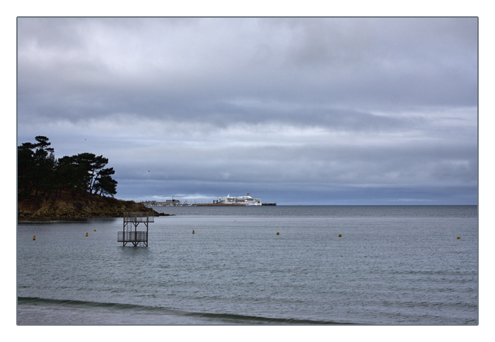 Blick auf den Hafen mit britischer F&auml;hre, Saint-Pol-de-L&eacute;on