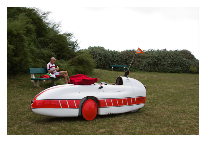 Velomobil-Liegedreirad, gesehen in Saint-Pol-de-L&eacute;on