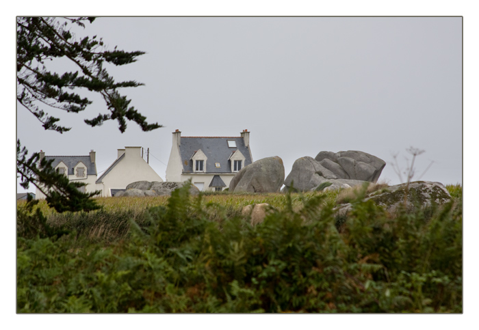 H&auml;user und Felsen, Algenfischer-Dorf Meneham, M&eacute;nez Ham bei Kerlouan