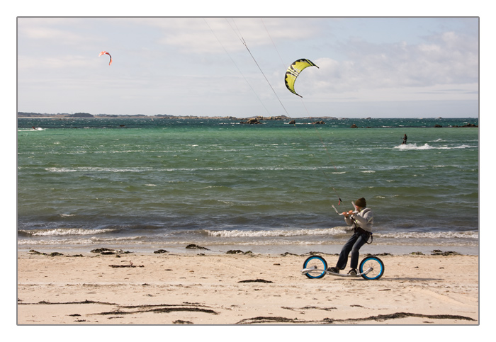 Kitesurfen am Strand mit einem Zweirad, Plage de Sainte-Marguerite, Land&eacute;da