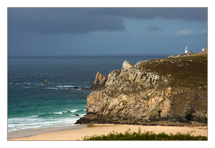 Blick auf den Leuchtturm (Phare) de la point du Toulinguet, Camaret-sur-Mer