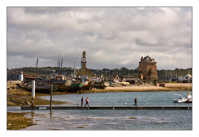 die Kapelle Notre-Dame de Rocamadour (li) u. der Vauban-Turm (re), Camaret-sur-Mer