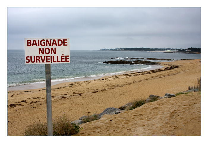 Baden nicht &uuml;berwacht-Schild, am Strand bei La Turballe