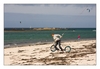 Kitesurfen am Strand mit einem Zweirad, Plage de Sainte-Marguerite, Land&eacute;da, Finist&egrave;re, Bretagne