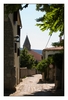 Gasse in Osor mit Kathedrale, direkt am Kanal zwischen der Insel Cres und Lošinj (Losinj), Kroatien