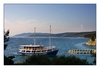 ein Touristenschiff bei Osor, am Kanal zwischen der Insel Cres und Lošinj (Losinj), Kroatien