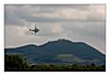 Junkers Ju 52 D-AQUI D-CDLH im Landeanflug. Im Hintergrund die Burg Teck