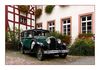 Oldtimer vor dem Brömserhof (Siegfrieds Mechanisches Musikkabinett) in Rüdesheim 