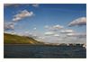 Schifffahrt auf dem Rhein, im Hintergrund ist Rüdesheim sichtbar