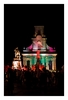 sch&ouml;n beleuchtete katholische Pfarrkirche auf dem Marktplatz