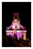 sch&ouml;n beleuchtete katholische Stadtkirche am Marktplatz