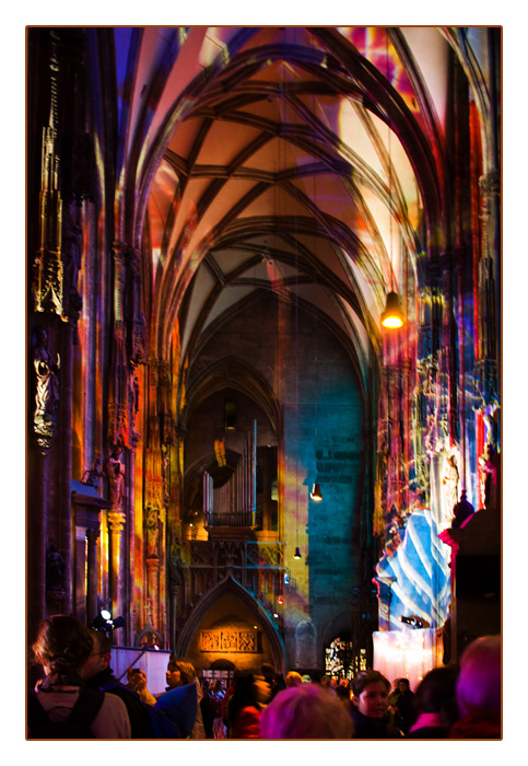 Lichtkunst von Victoria Coelns im Stephansdom, Wien